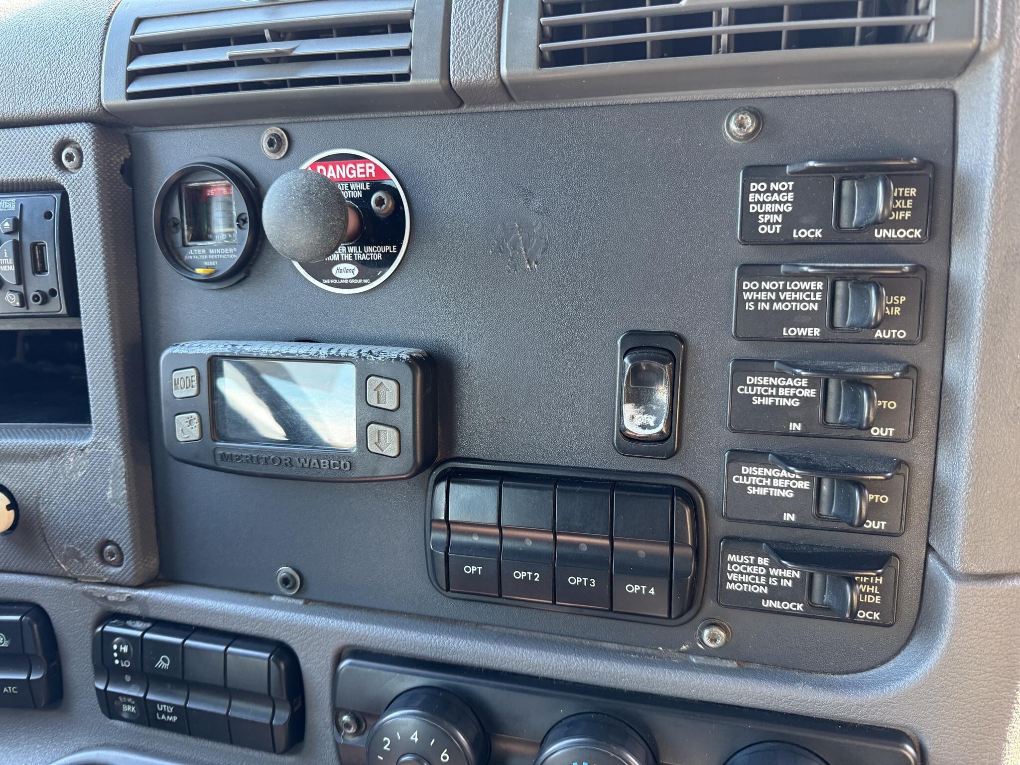 2013 Freightliner Cascadia 125 Semi Trucks/Trailer