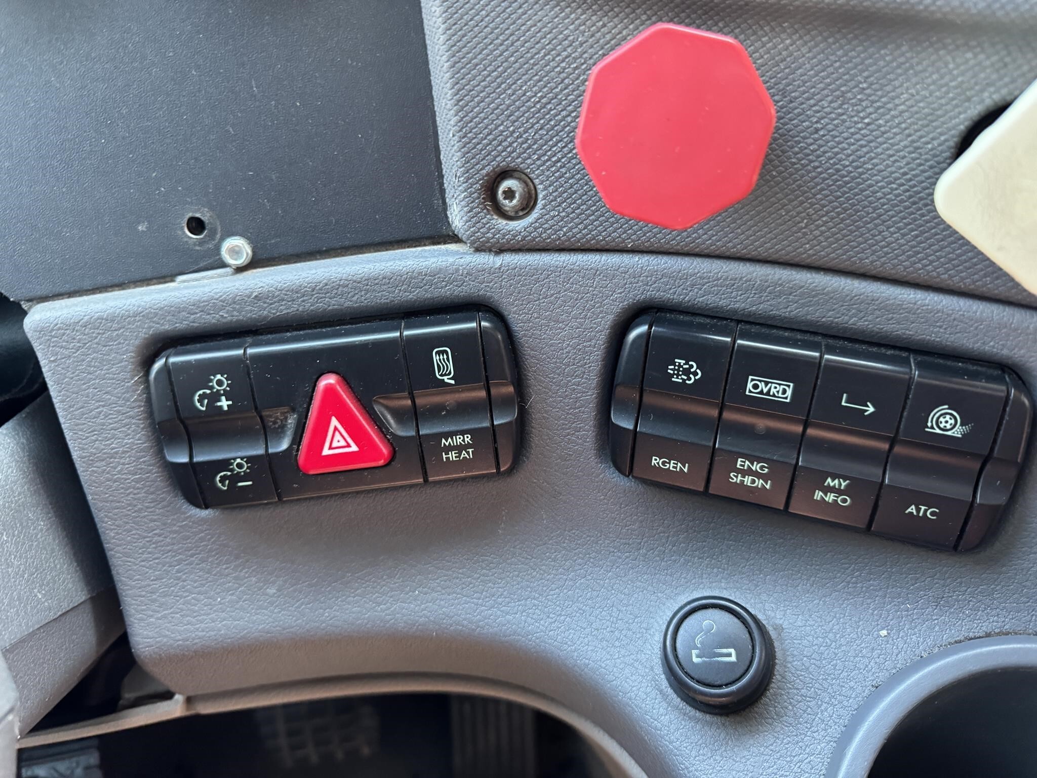 2013 Freightliner Cascadia 125 Semi Trucks/Trailer