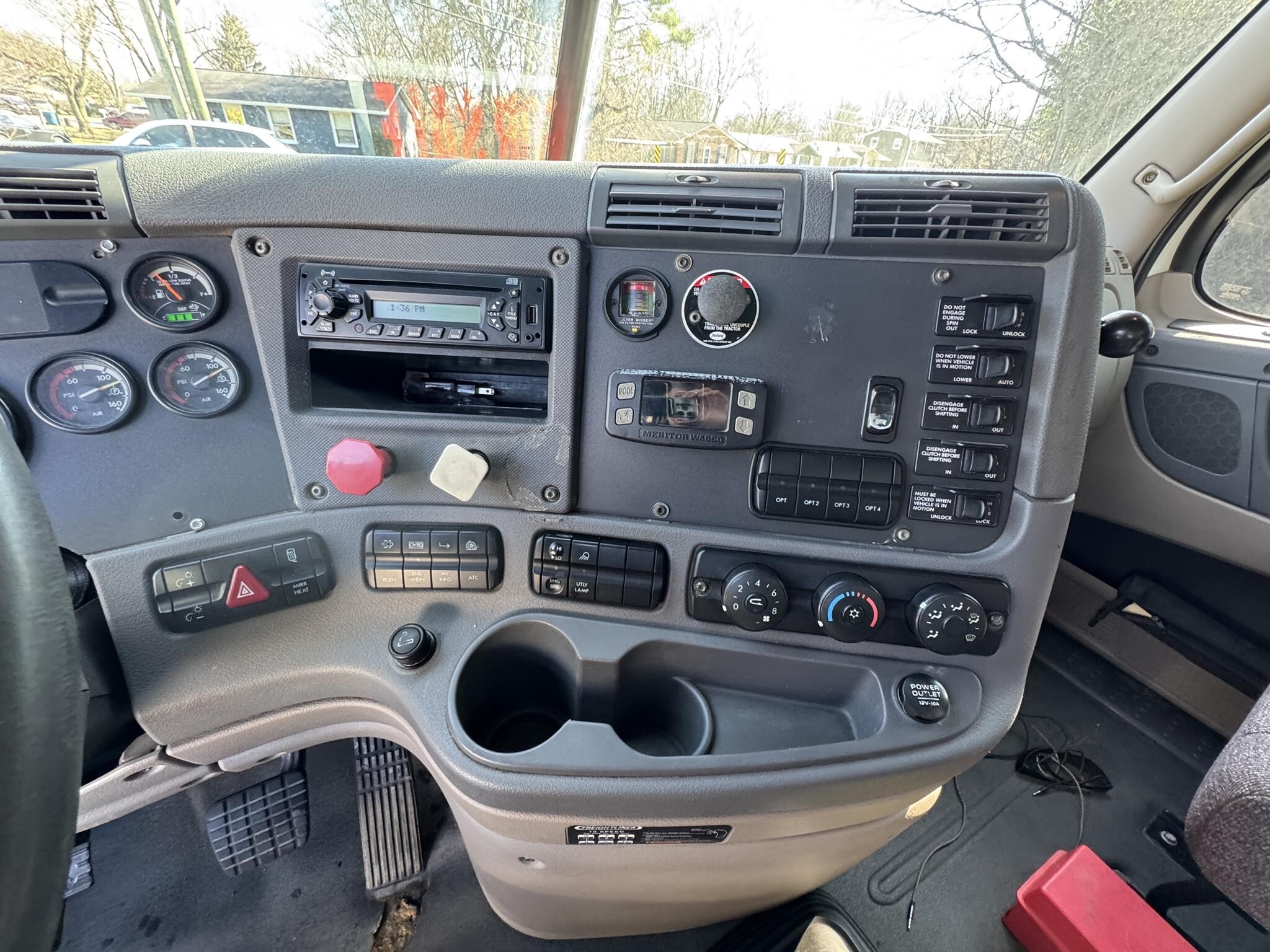 2013 Freightliner Cascadia 125 Semi Trucks/Trailer