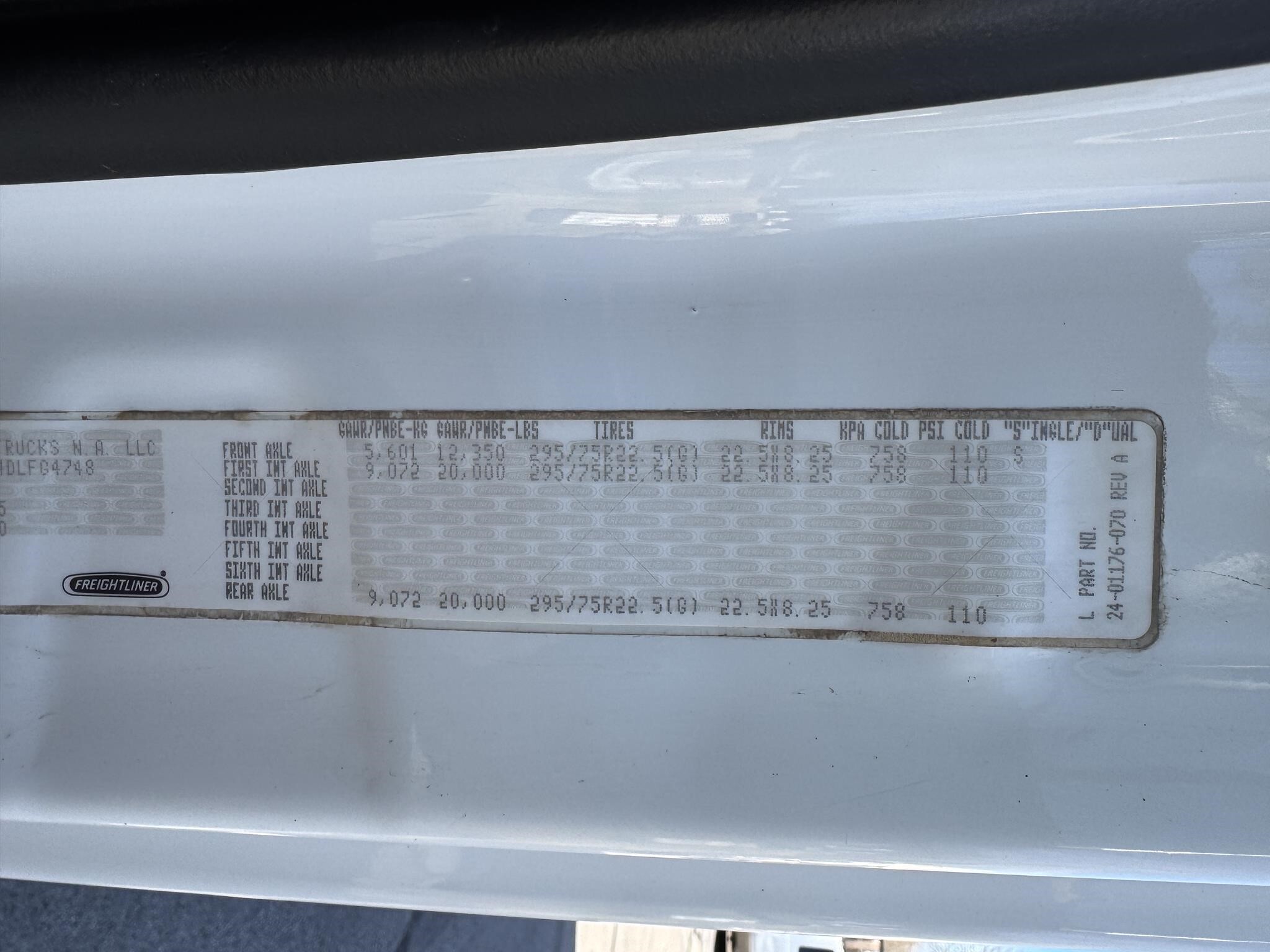 2013 Freightliner Cascadia 125 Semi Trucks/Trailer