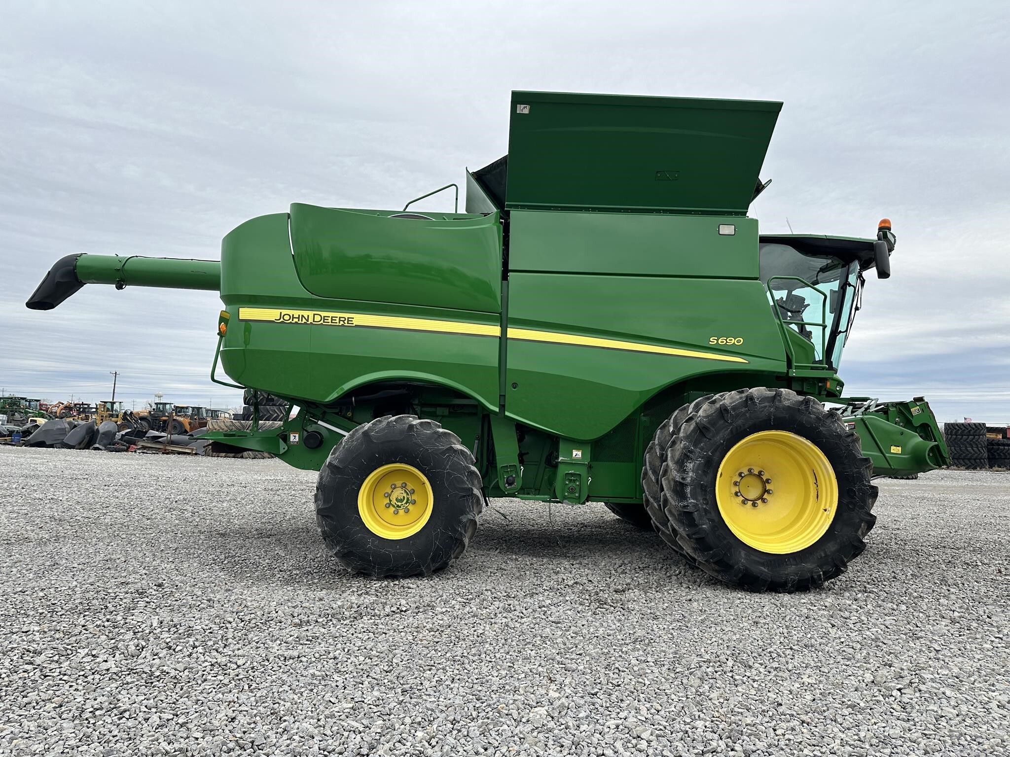 2013 John Deere S690 Combine