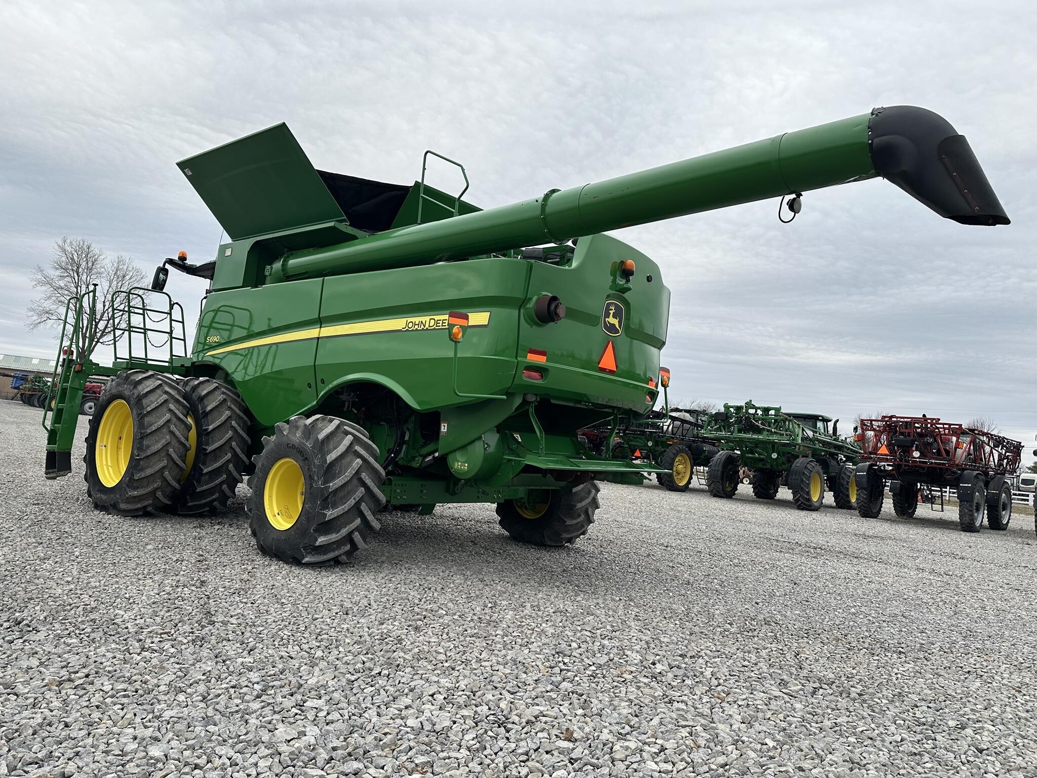 2013 John Deere S690 Combine