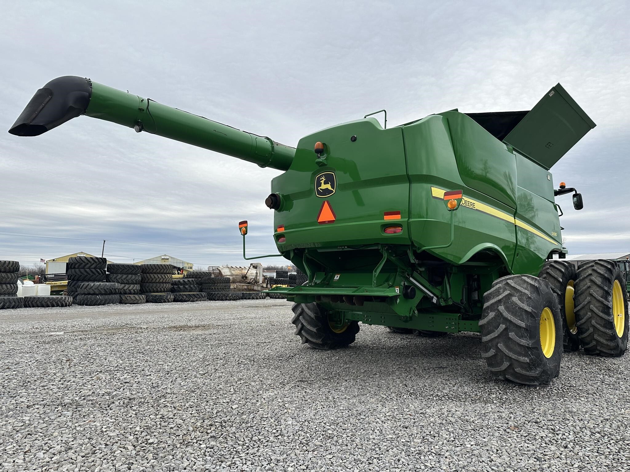 2013 John Deere S690 Combine