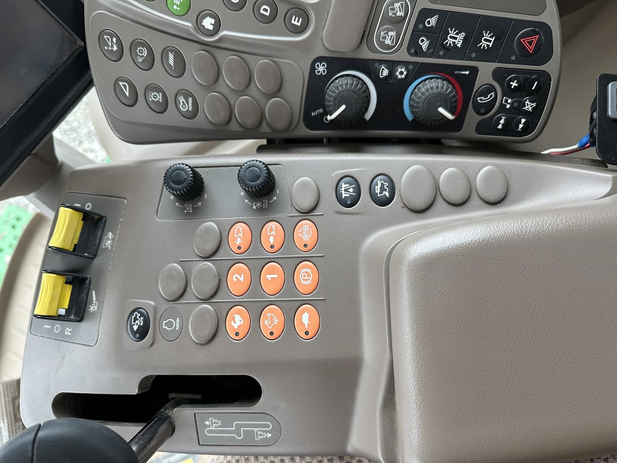 2013 John Deere S690 Combine