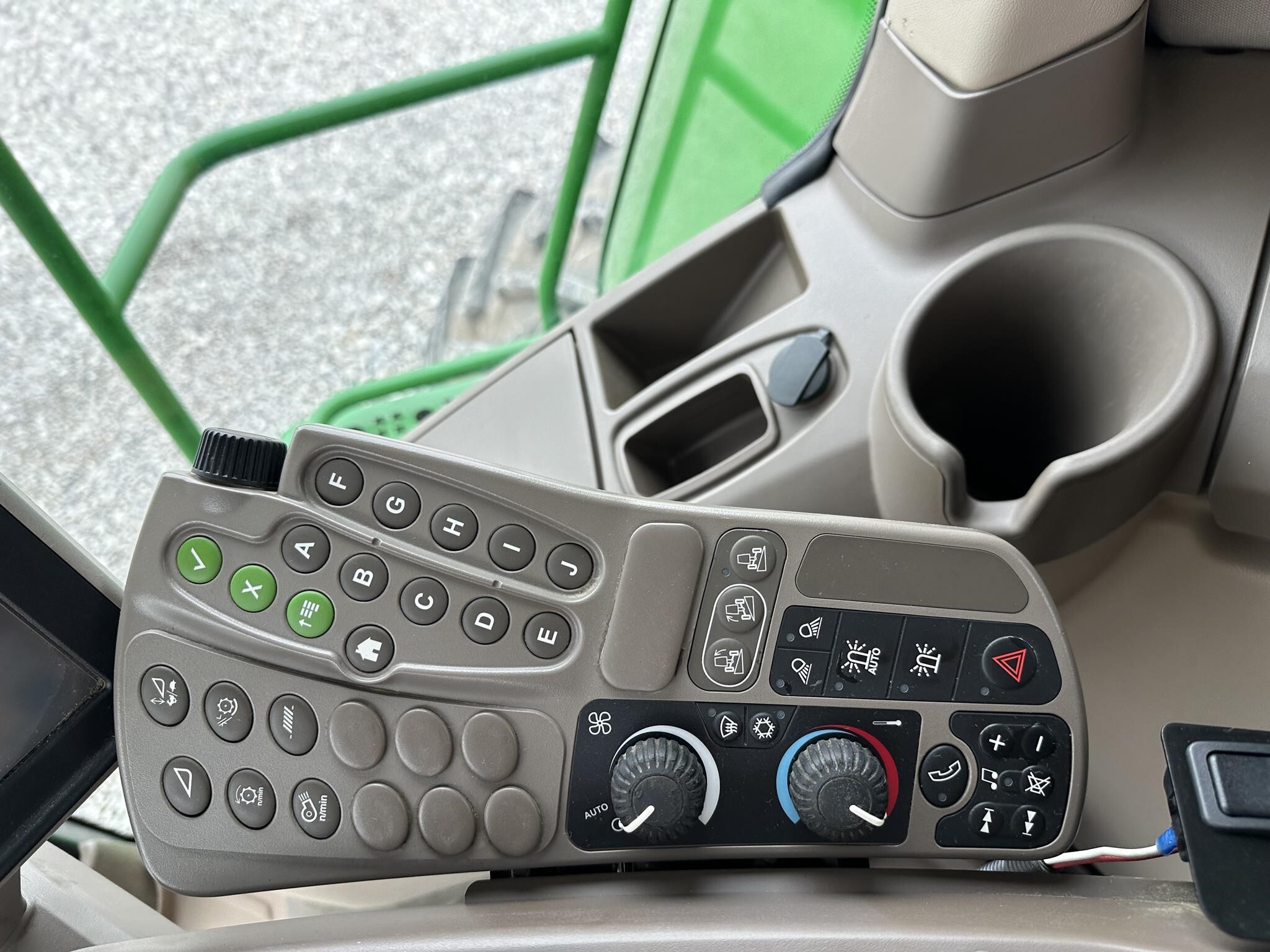 2013 John Deere S690 Combine