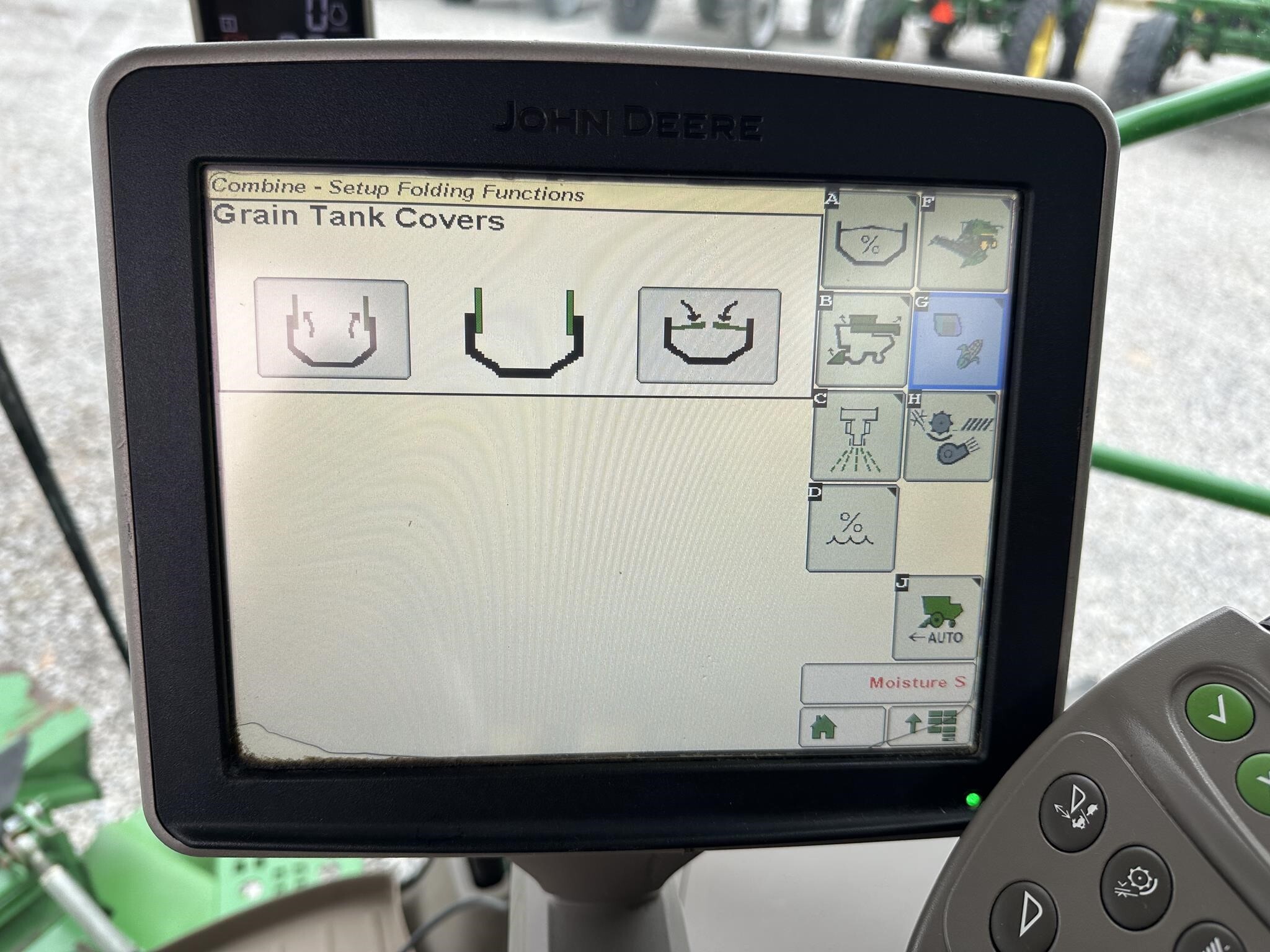 2013 John Deere S690 Combine