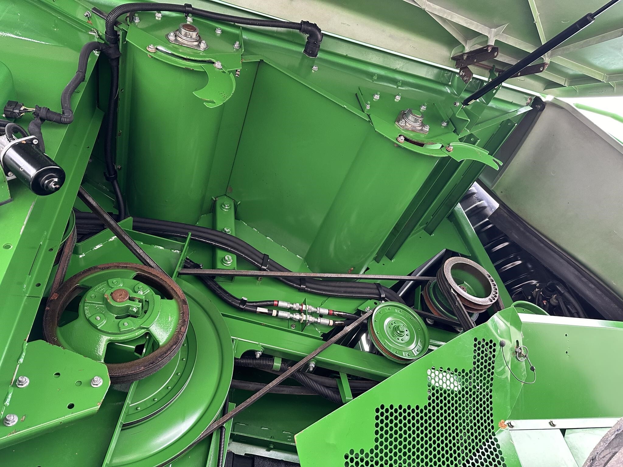 2013 John Deere S690 Combine