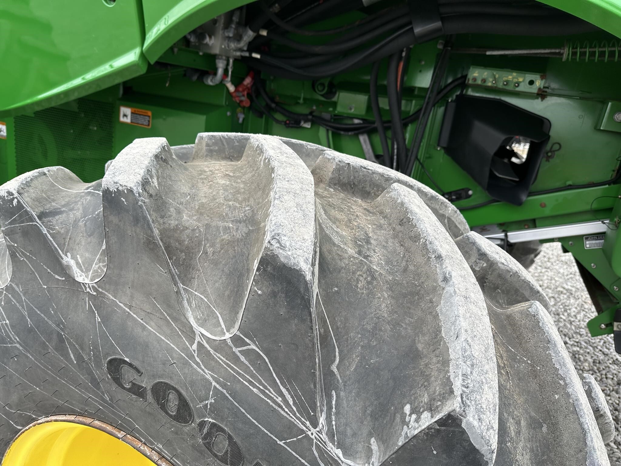 2013 John Deere S690 Combine