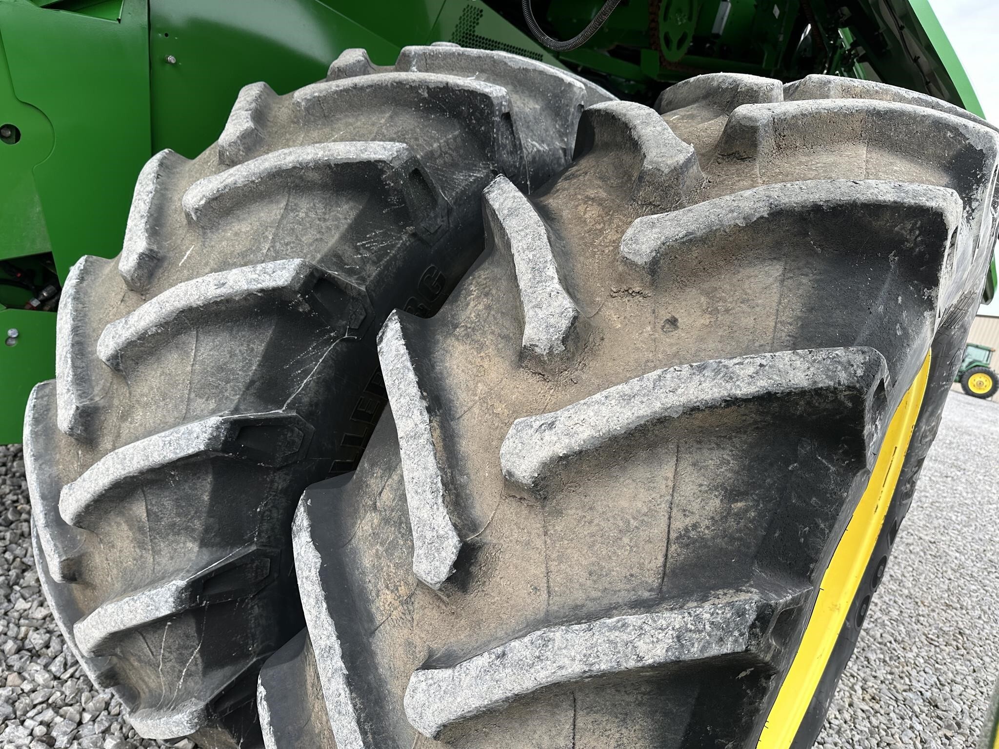 2013 John Deere S690 Combine