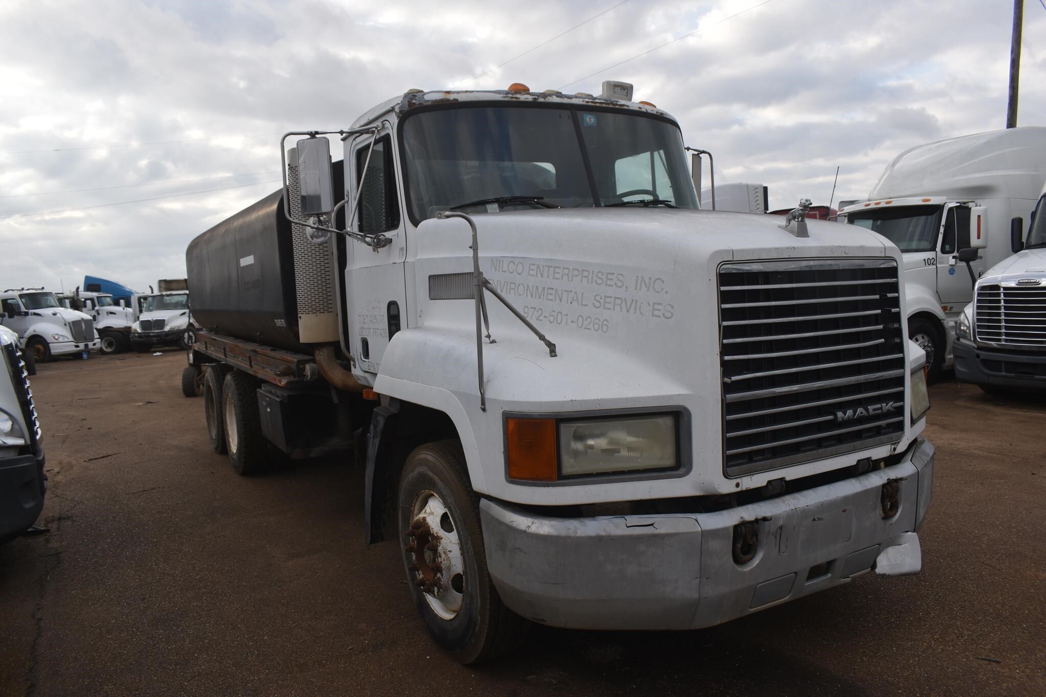 1999 Mack CH613 Semi Trucks/Trailer