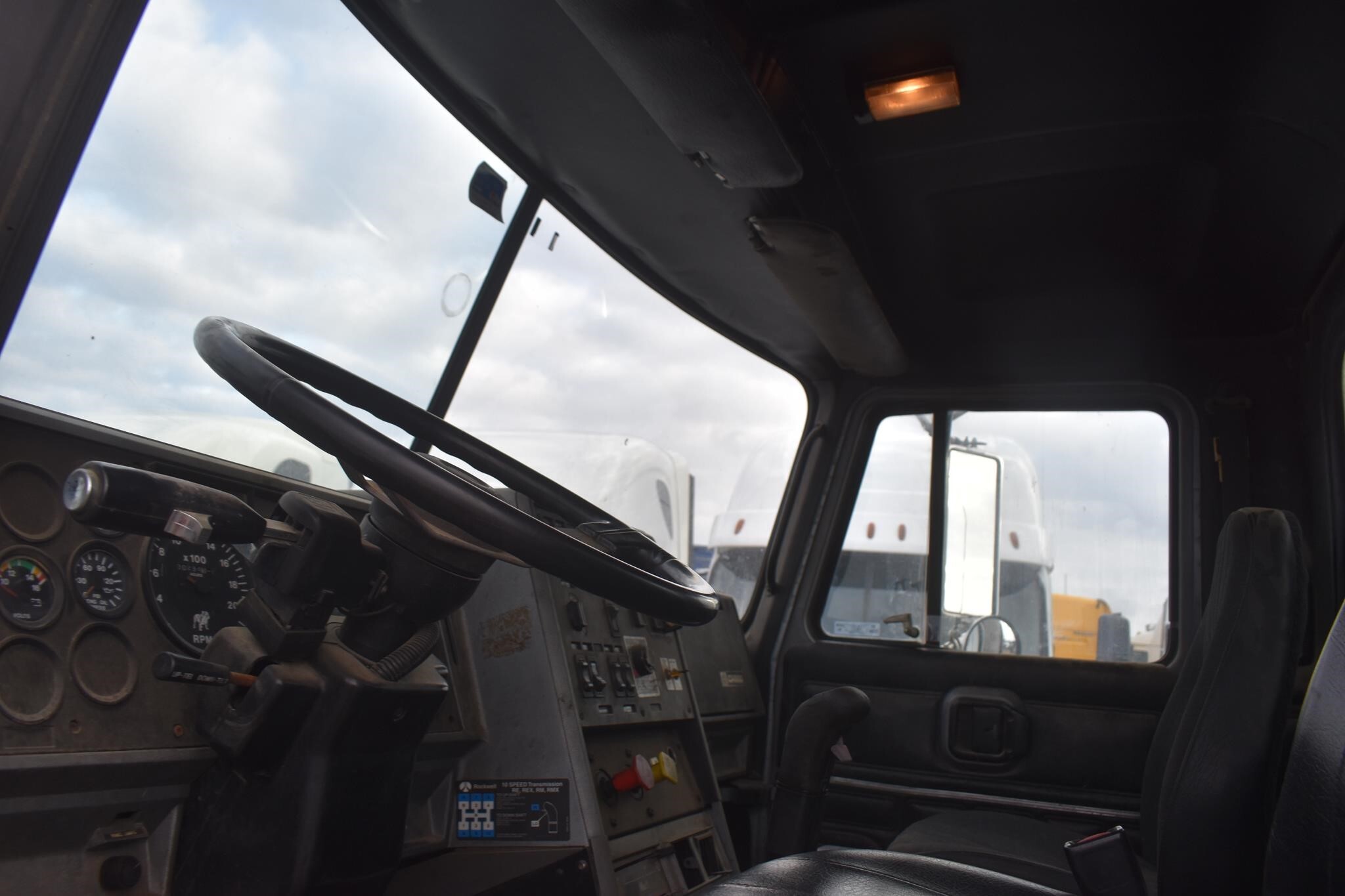 1999 Mack CH613 Semi Trucks/Trailer