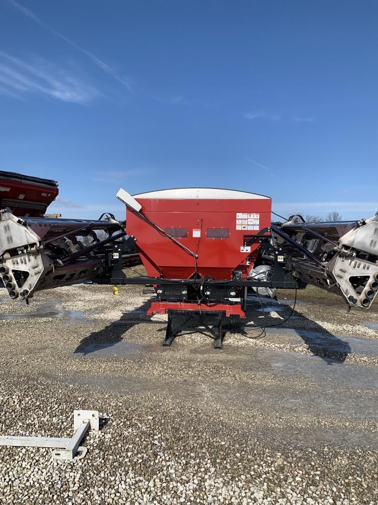 2024 Salford Valmar 6700 Pull-Type Fertilizer Spreader