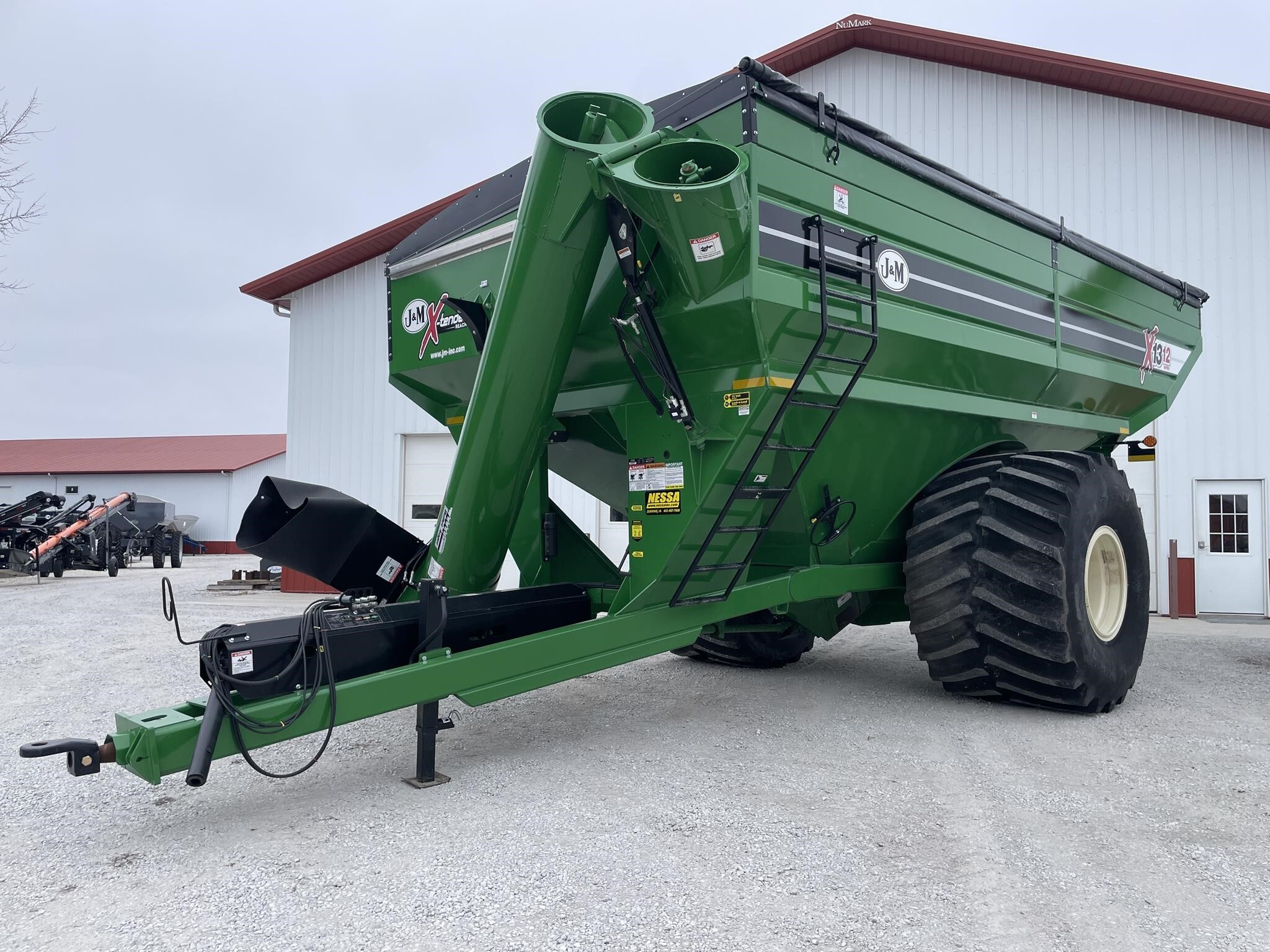 2022 J&M 1312-20S Grain Cart