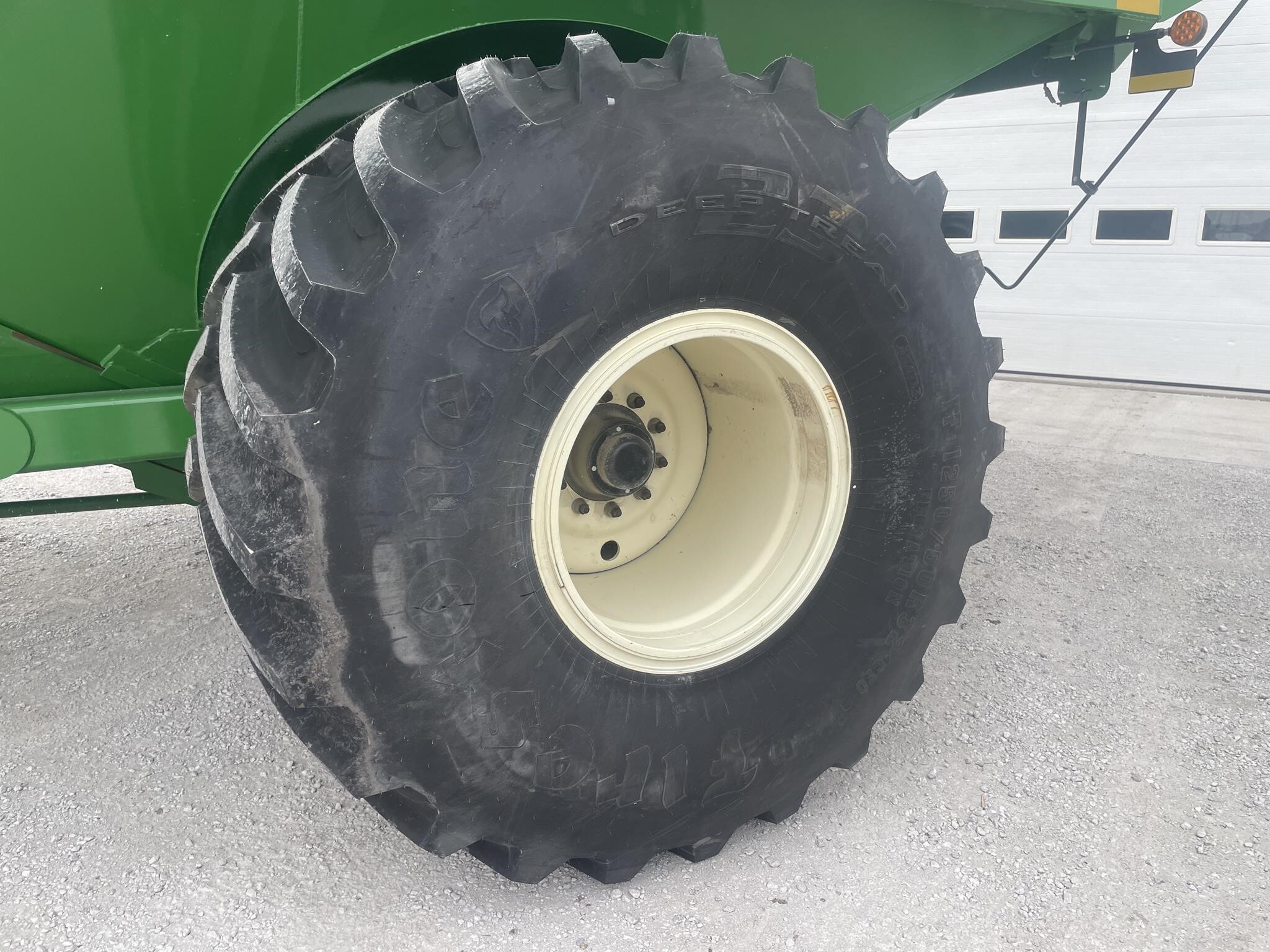 2022 J&M 1312-20S Grain Cart