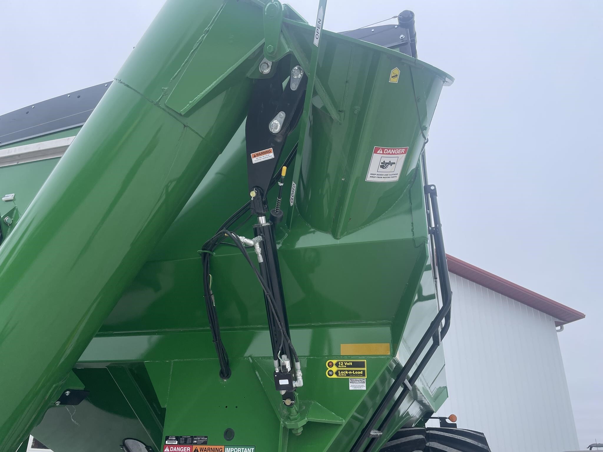 2022 J&M 1312-20S Grain Cart