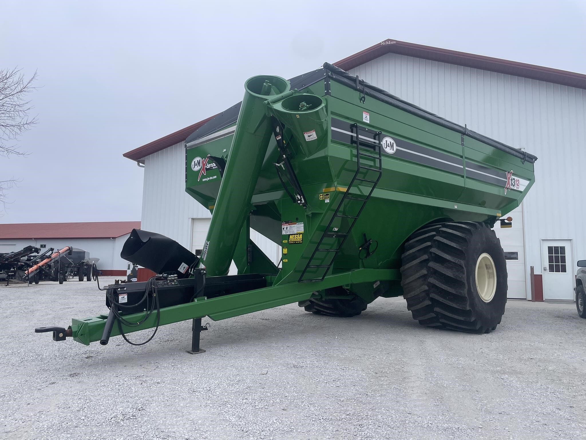 2022 J&M 1312-20S Grain Cart