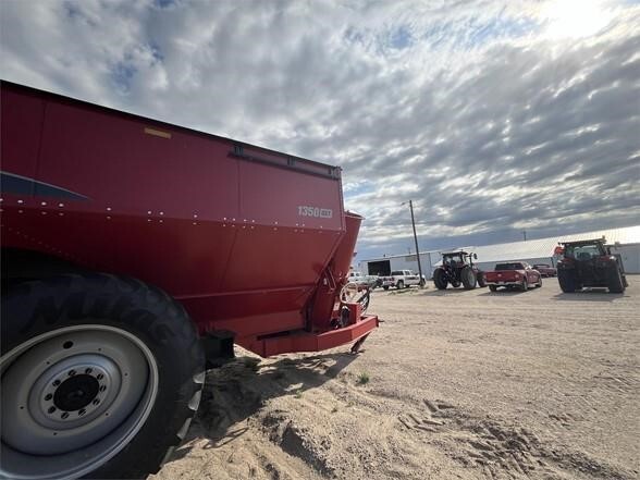 2023 Brandt 1350DXT Grain Cart