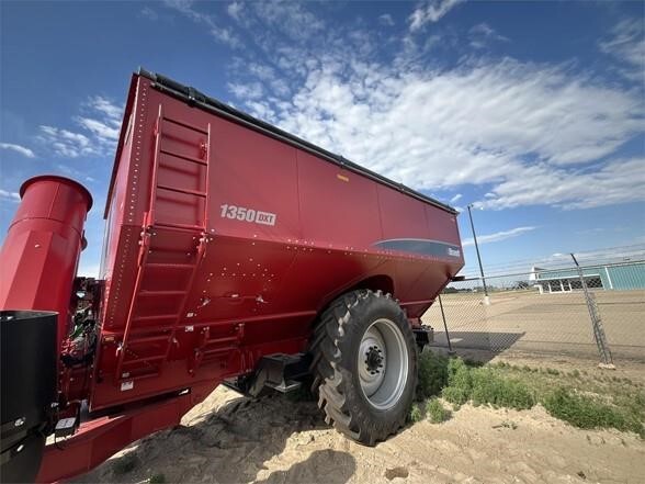 2023 Brandt 1350DXT Grain Cart
