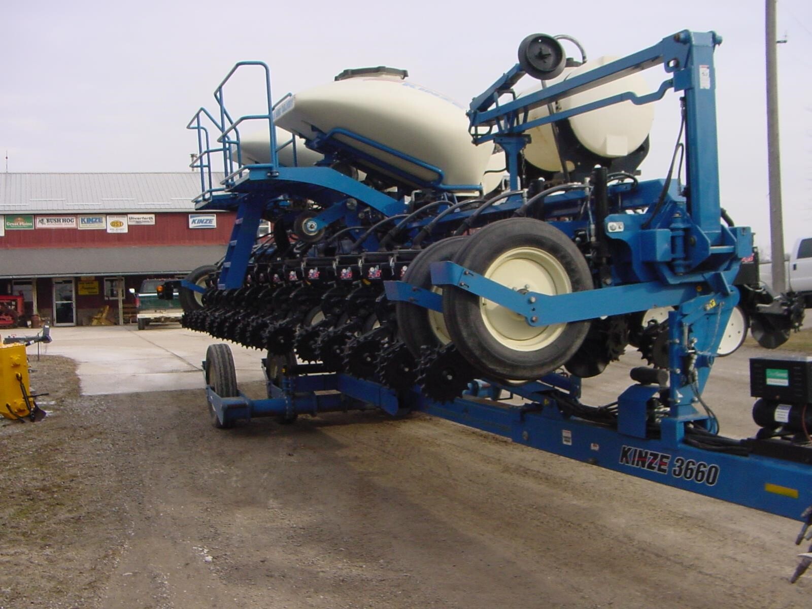 2013 Kinze 3660 ASD Planter