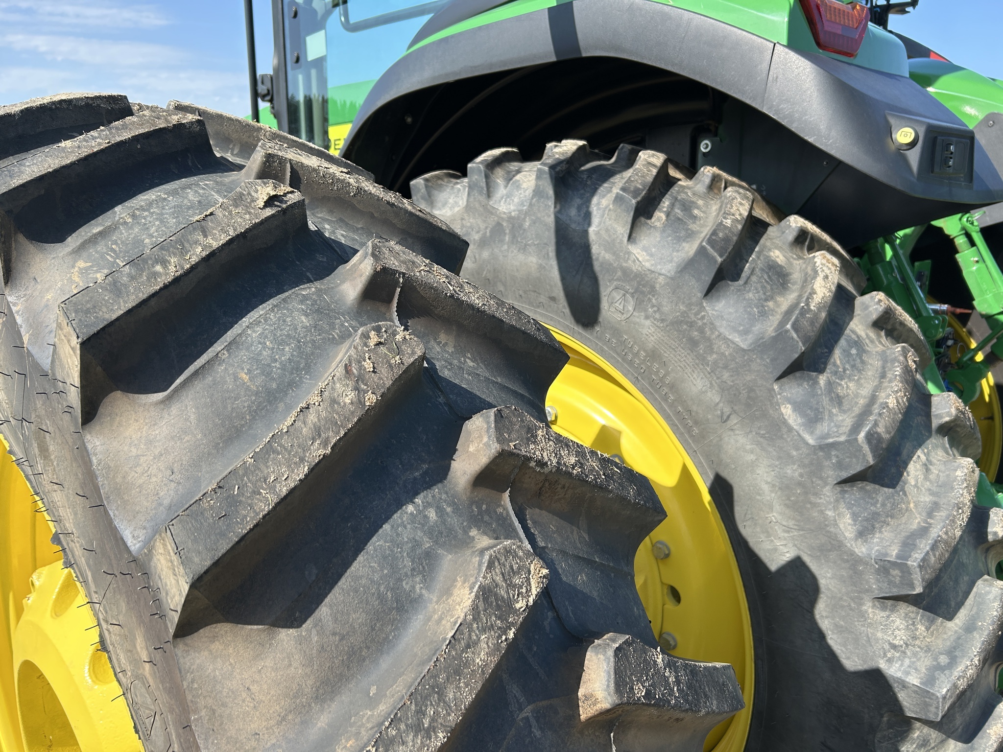 2023 John Deere 8R 250 Tractor