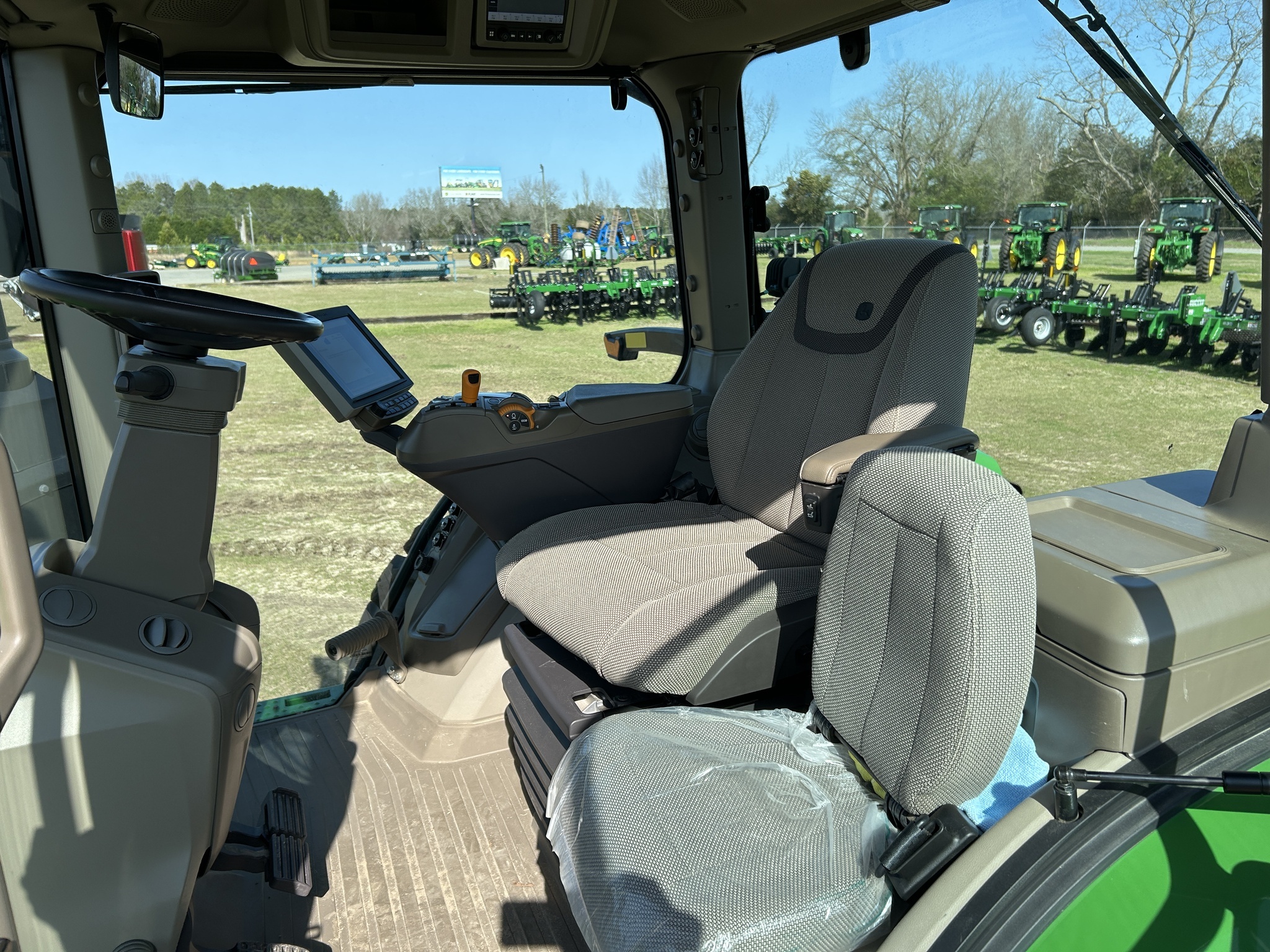 2023 John Deere 8R 250 Tractor