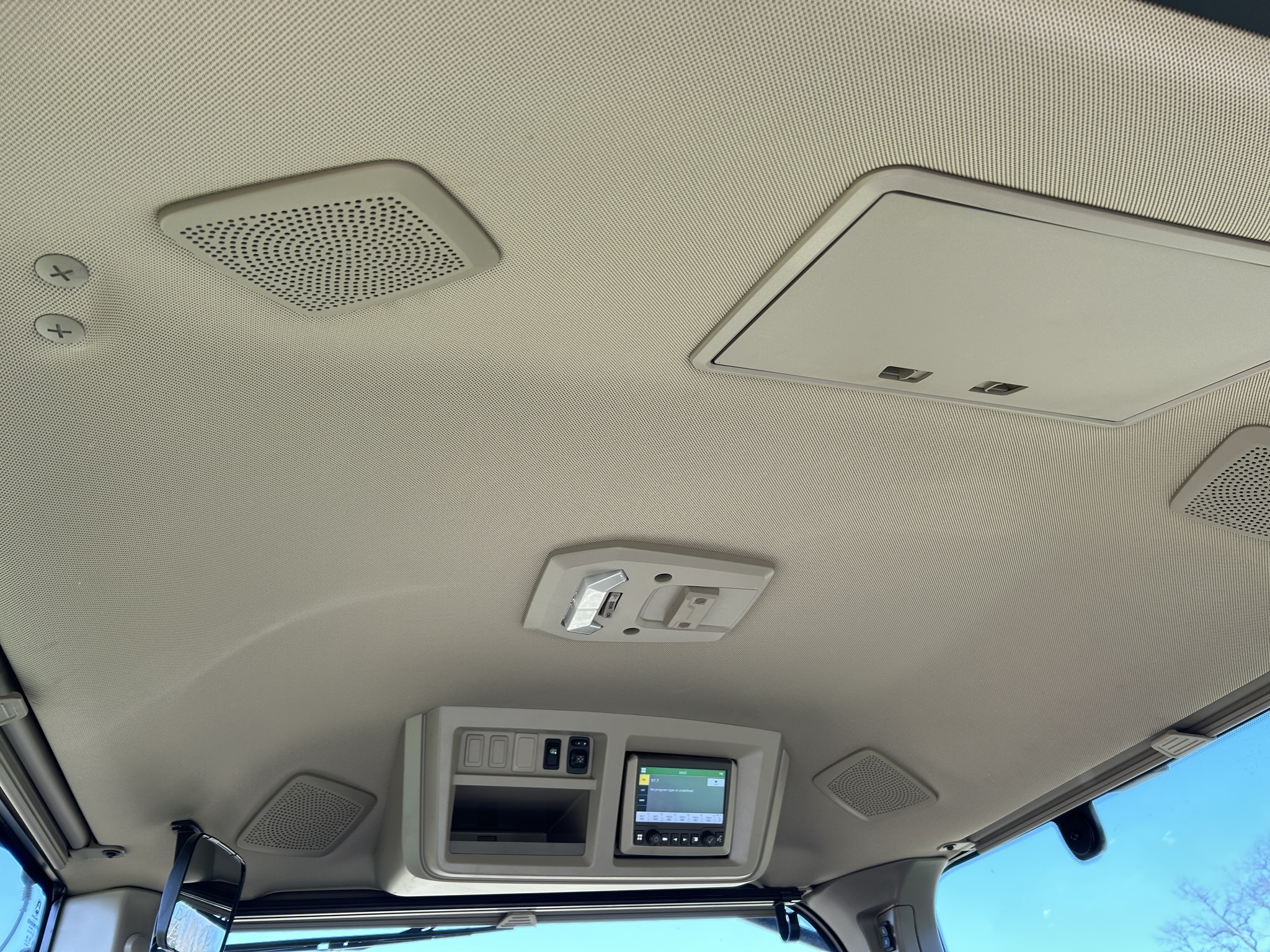 2023 John Deere 8R 250 Tractor