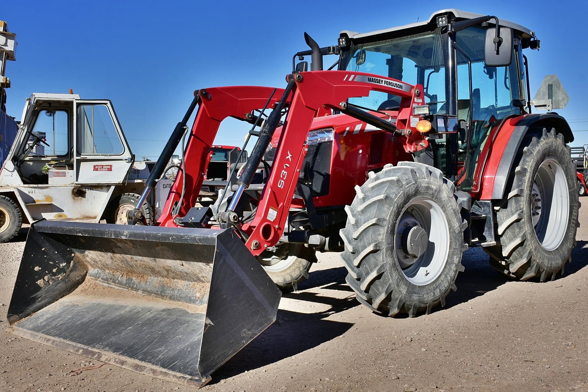 2020 Massey Ferguson 4707 Tractor