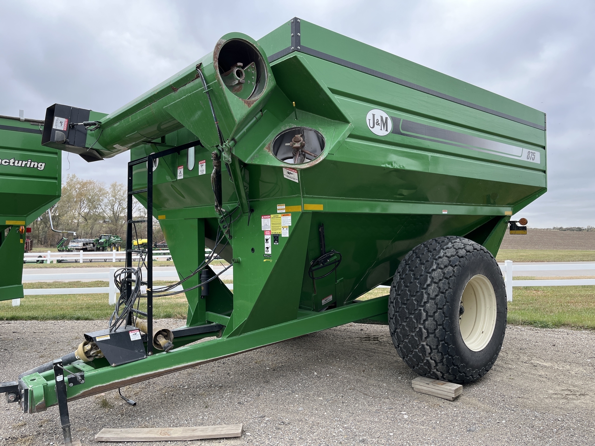 2012 J&M 875-18 Grain Cart