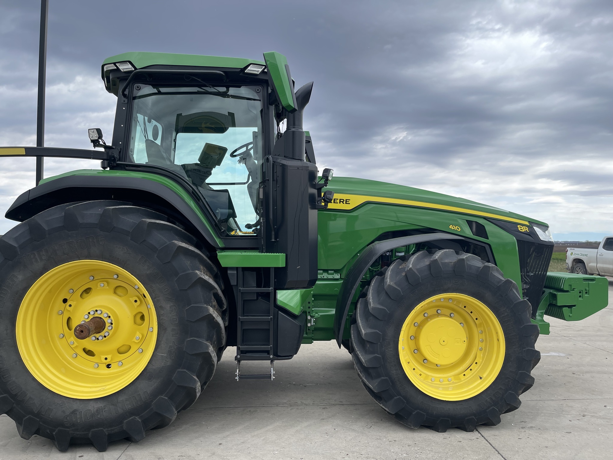 2023 John Deere 8R 410 Tractor