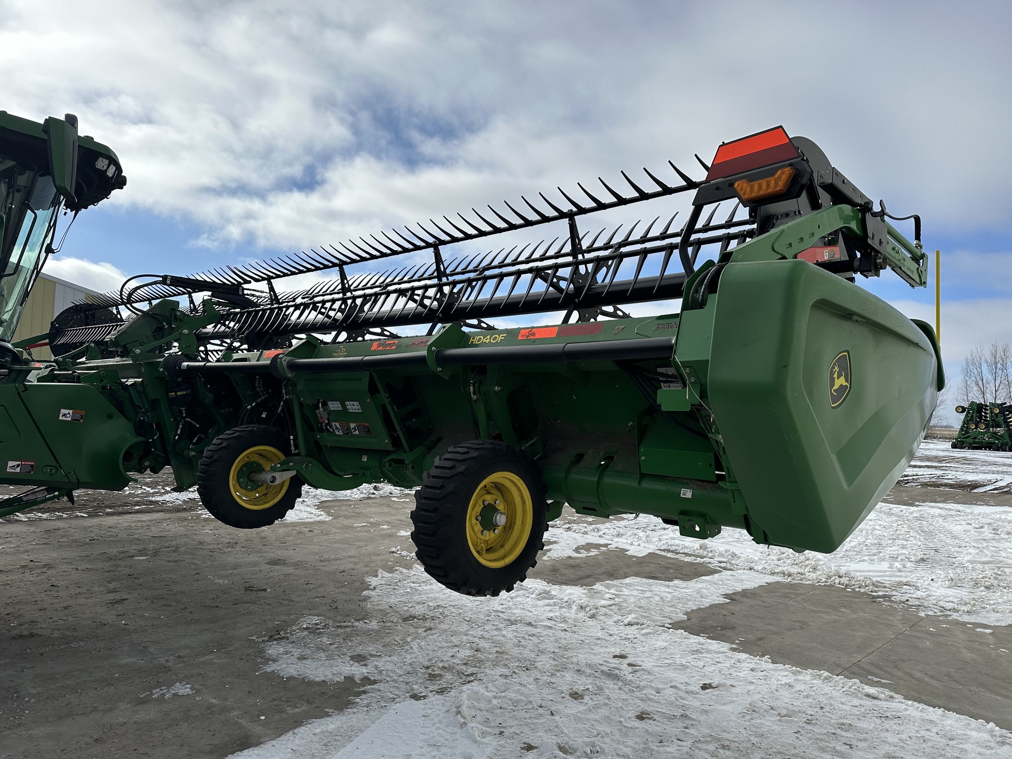 2022 John Deere HD40F Platform