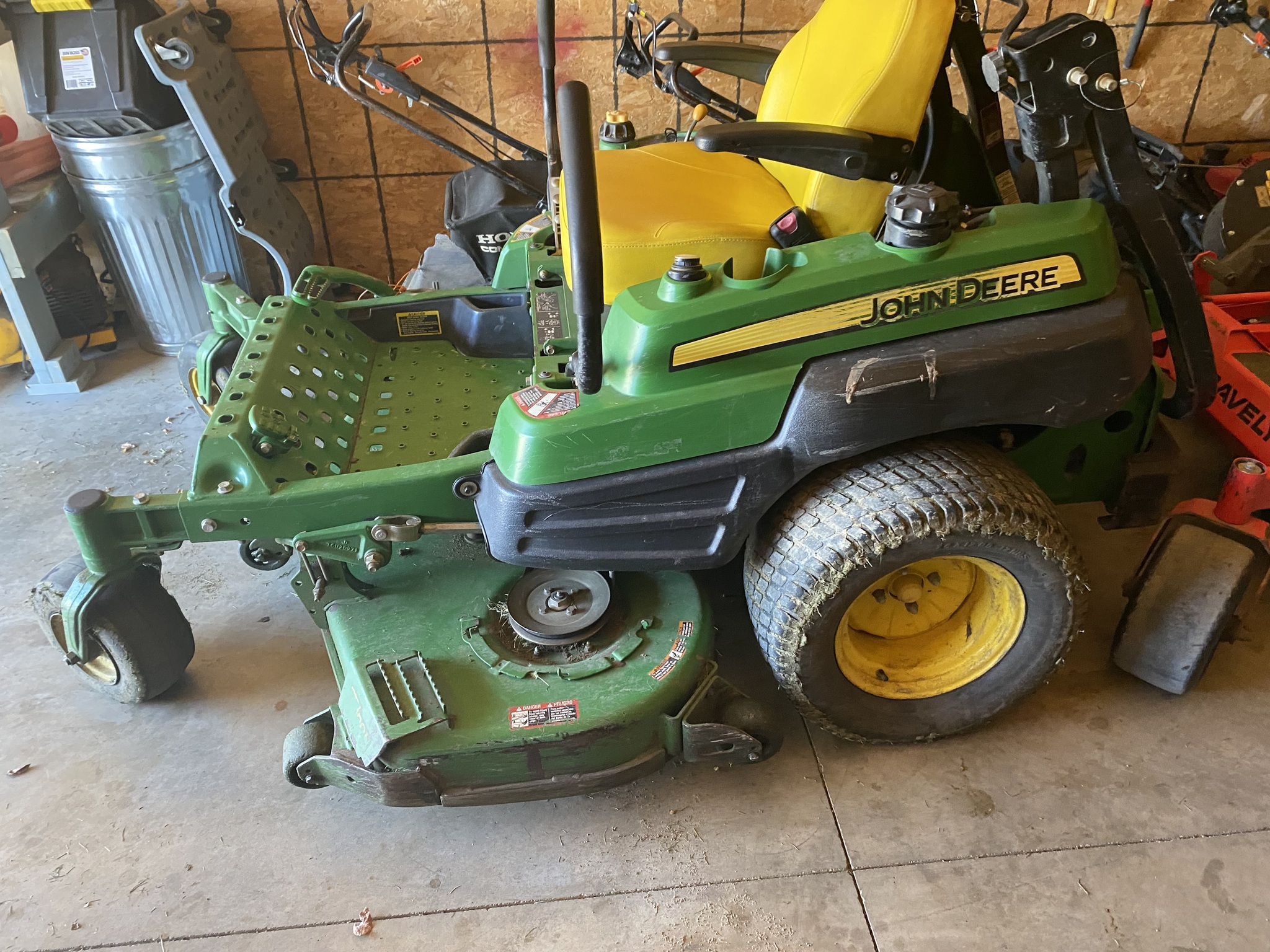 2011 John Deere Z925A Lawn Mower