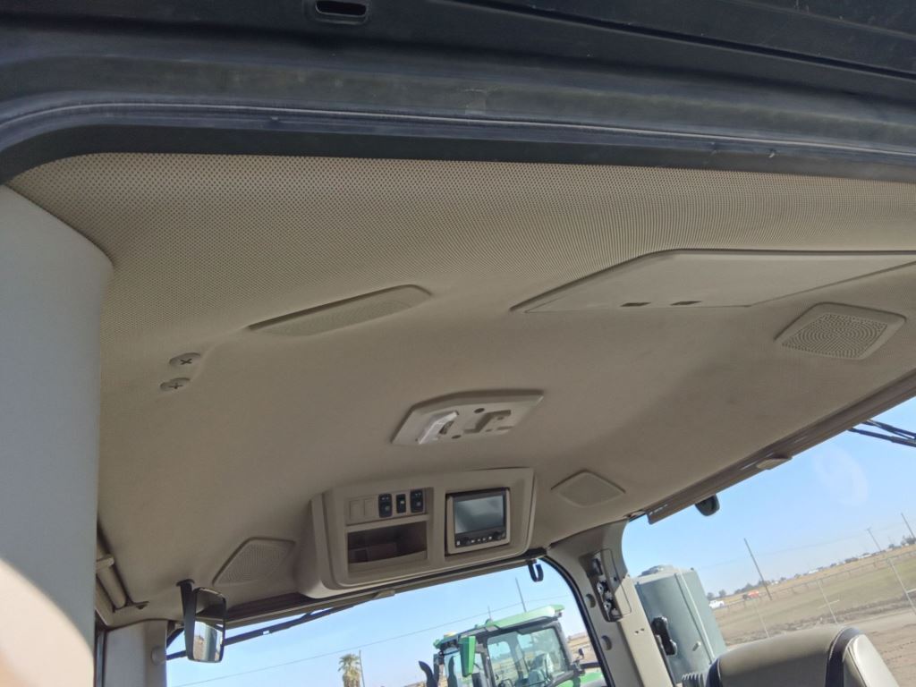 2022 John Deere 8RT 370 Tractor