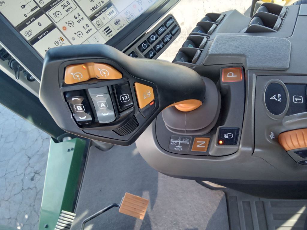 2022 John Deere 8RT 370 Tractor