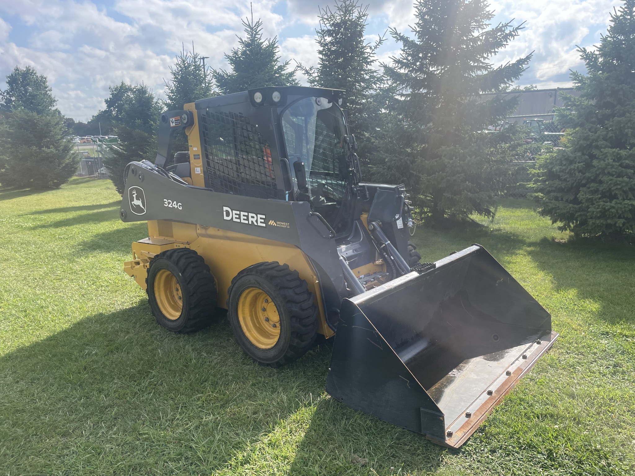 2022 Deere 324G Skid Steer