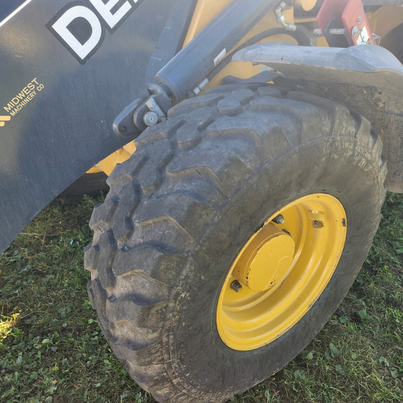2023 John Deere 324L Front End Loader