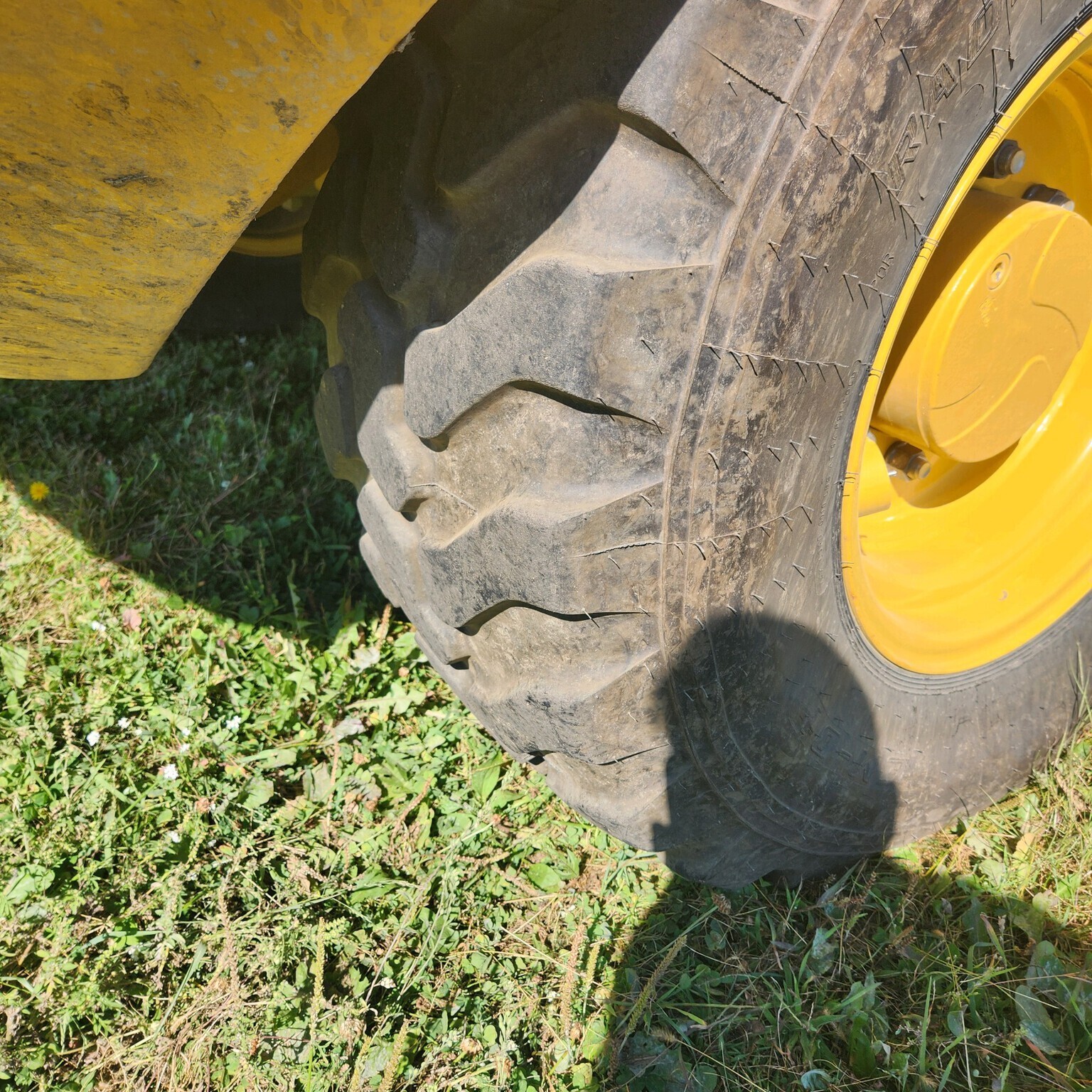 2023 John Deere 324L Front End Loader