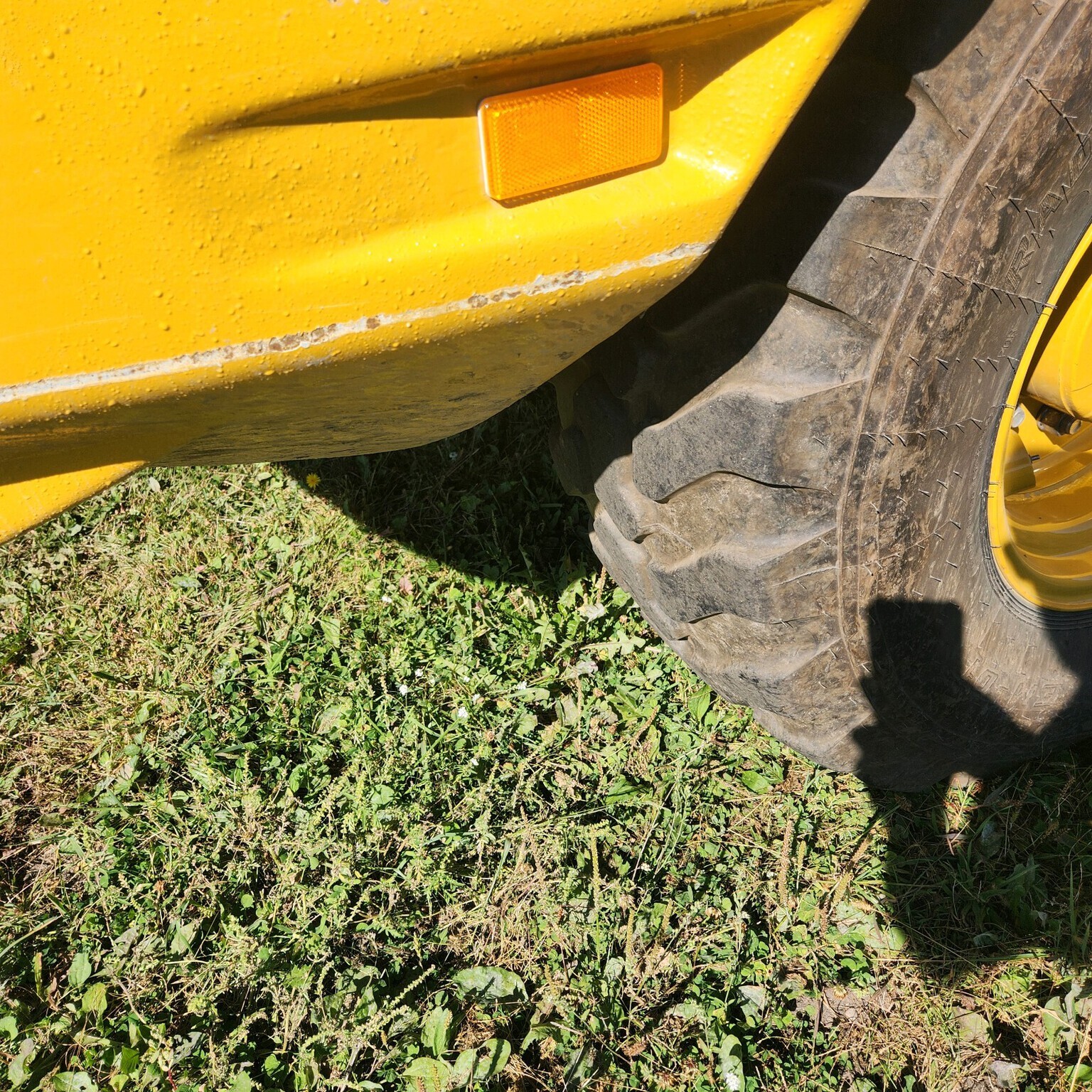 2023 John Deere 324L Front End Loader