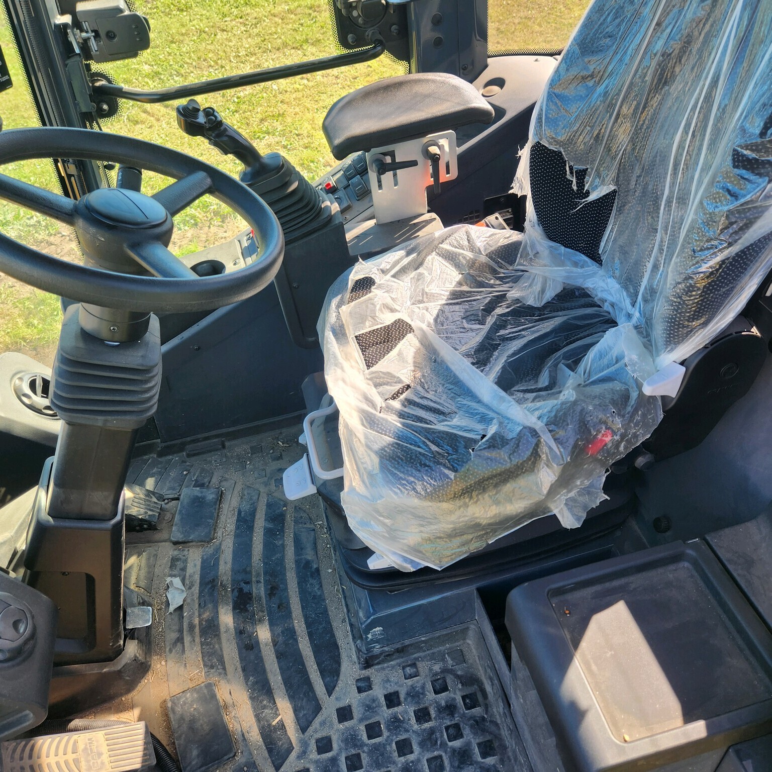 2023 John Deere 324L Front End Loader