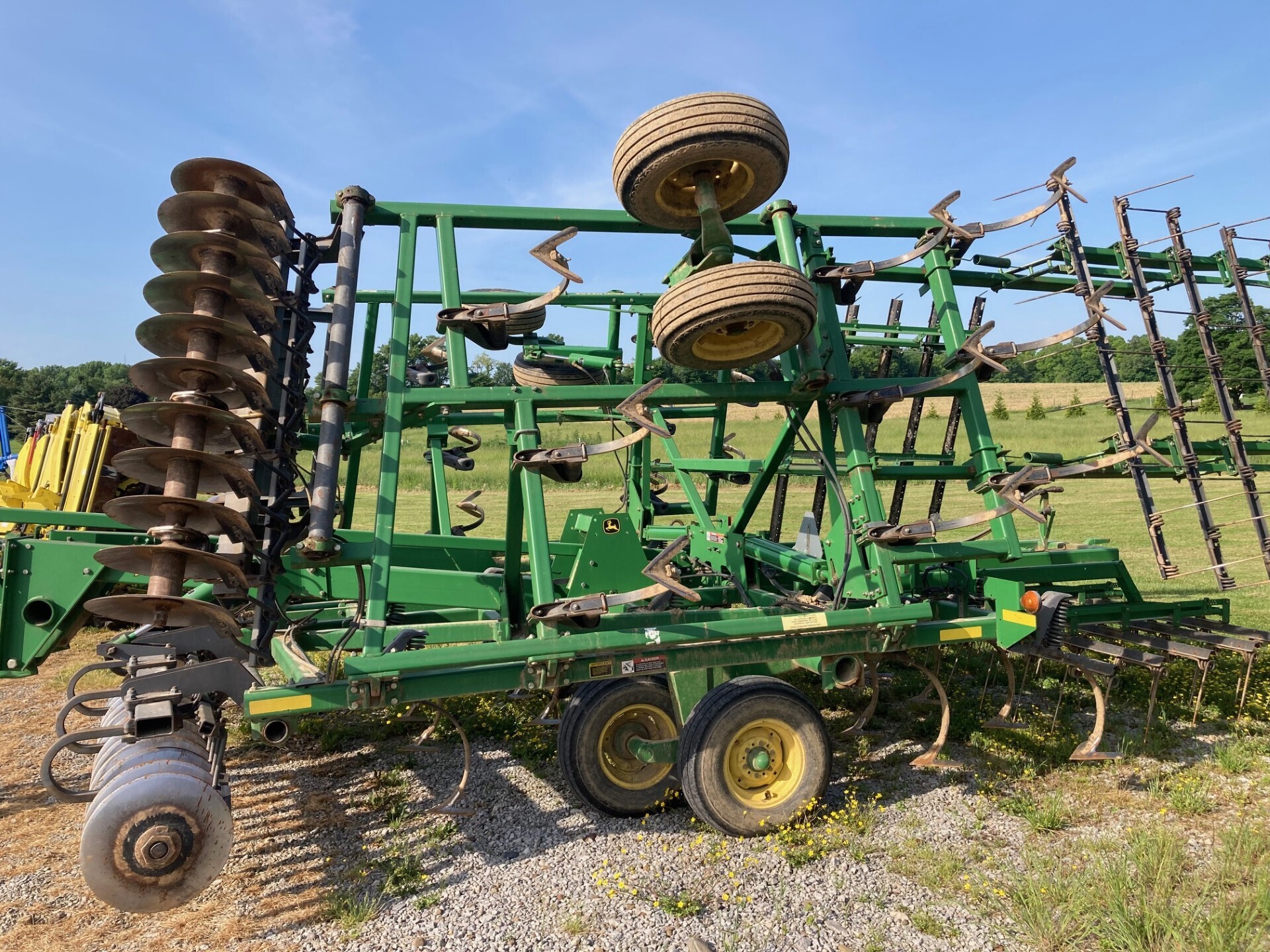 2005 John Deere 726 Soil Finisher