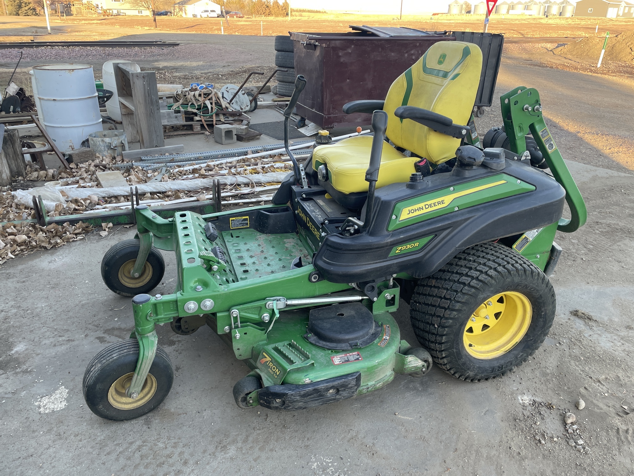 2023 John Deere Z930R Lawn Mower