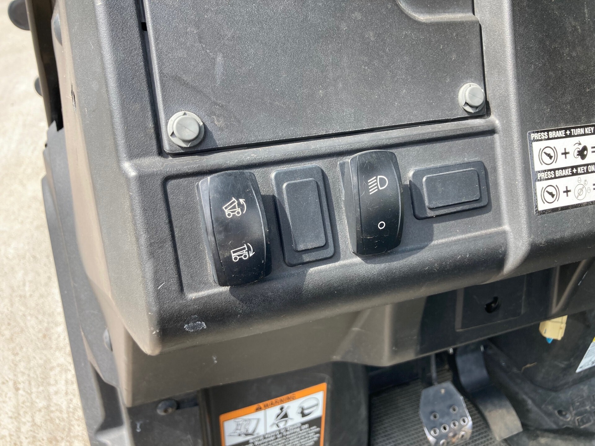 2021 John Deere XUV 835M ATVs and Utility Vehicle