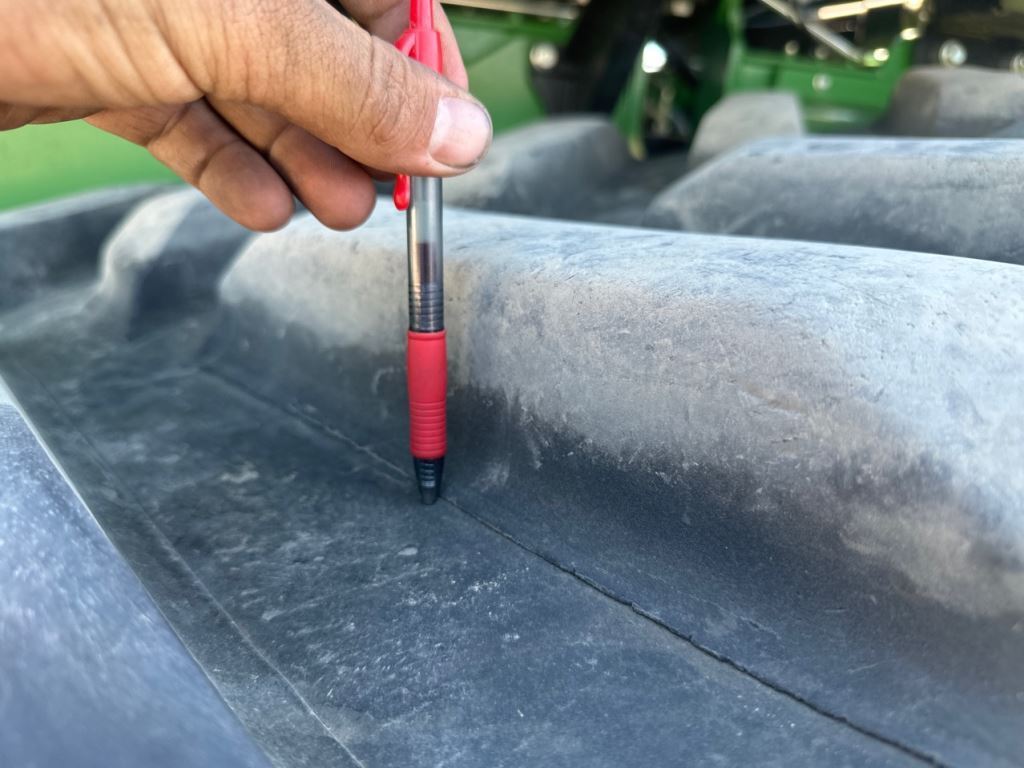 2022 John Deere 9RT 570 Tractor