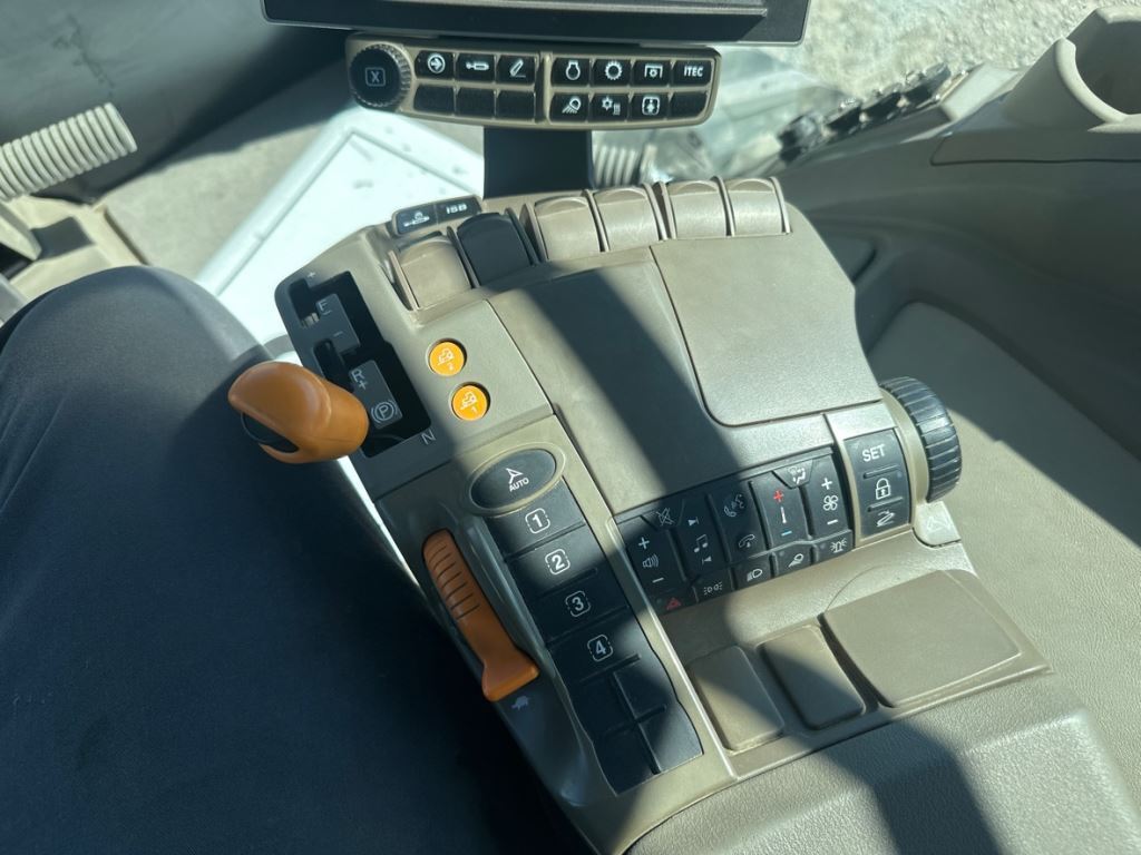 2022 John Deere 9RT 570 Tractor