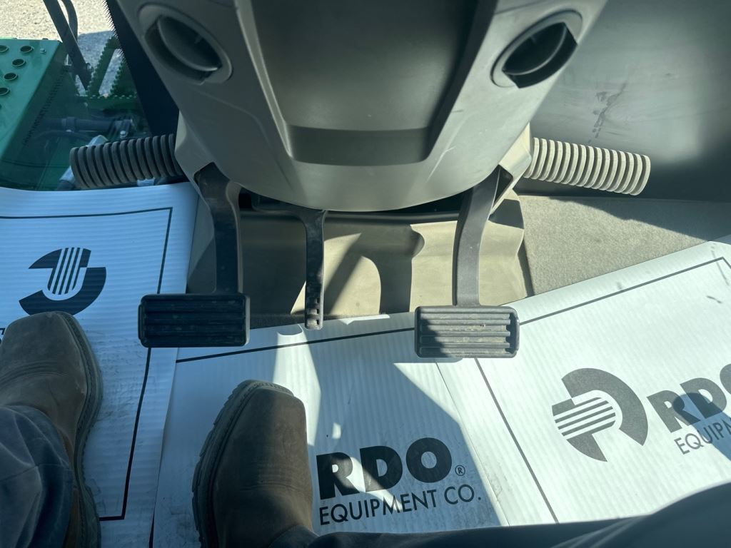 2022 John Deere 9RT 570 Tractor