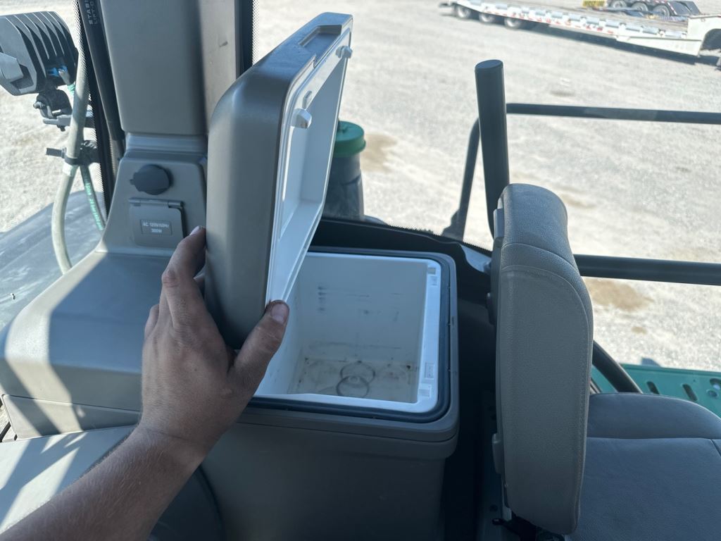 2022 John Deere 9RT 570 Tractor