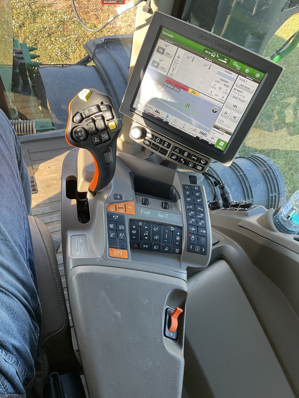 2022 John Deere 800R Self-Propelled Fertilizer Spreader