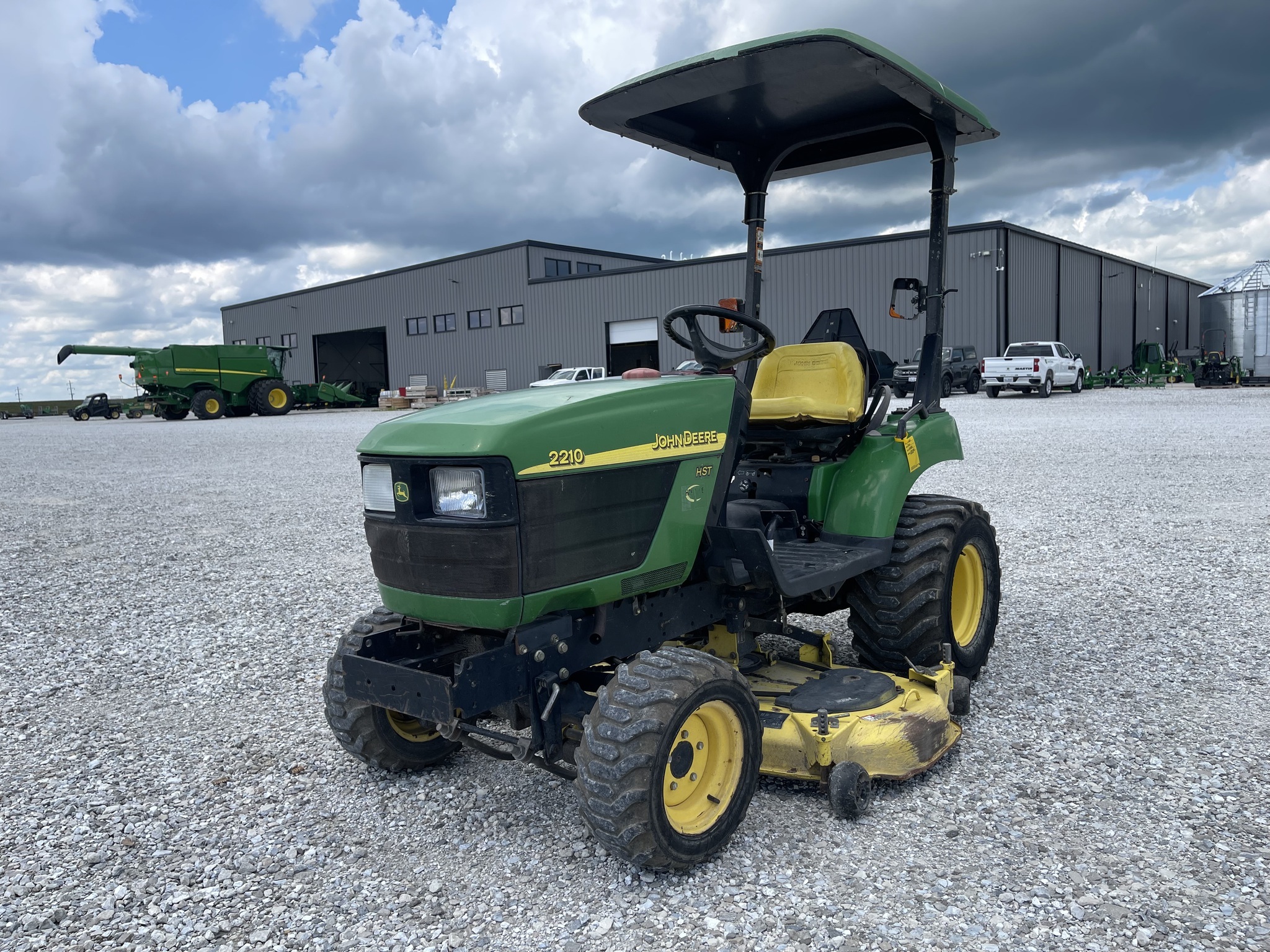2005 John Deere 2210 Tractor