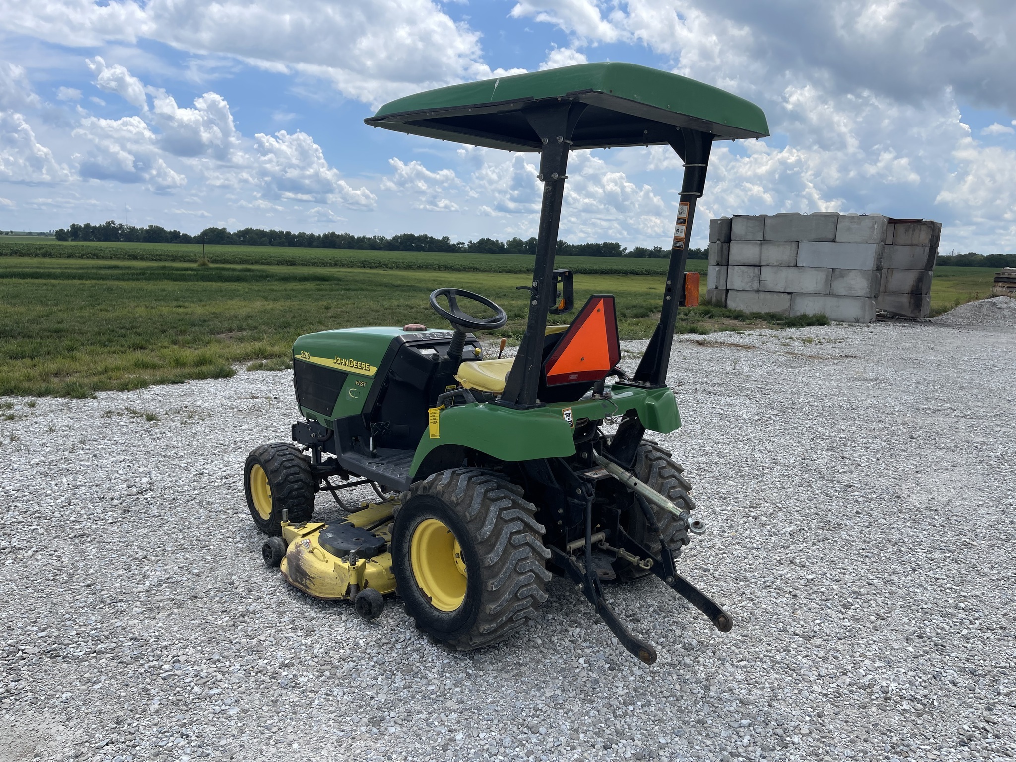 2005 John Deere 2210 Tractor