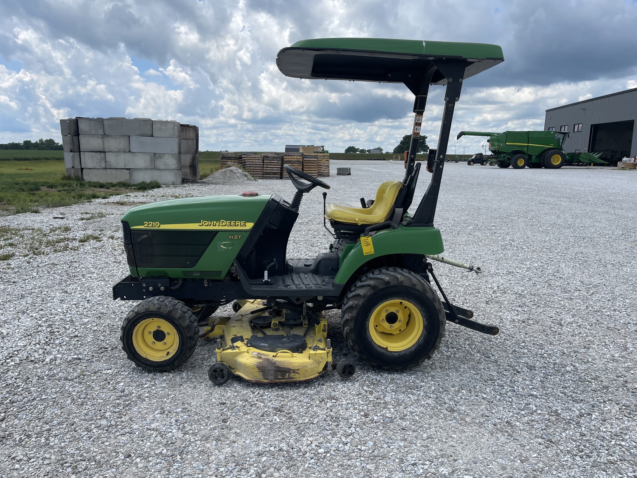 2005 John Deere 2210 Tractor