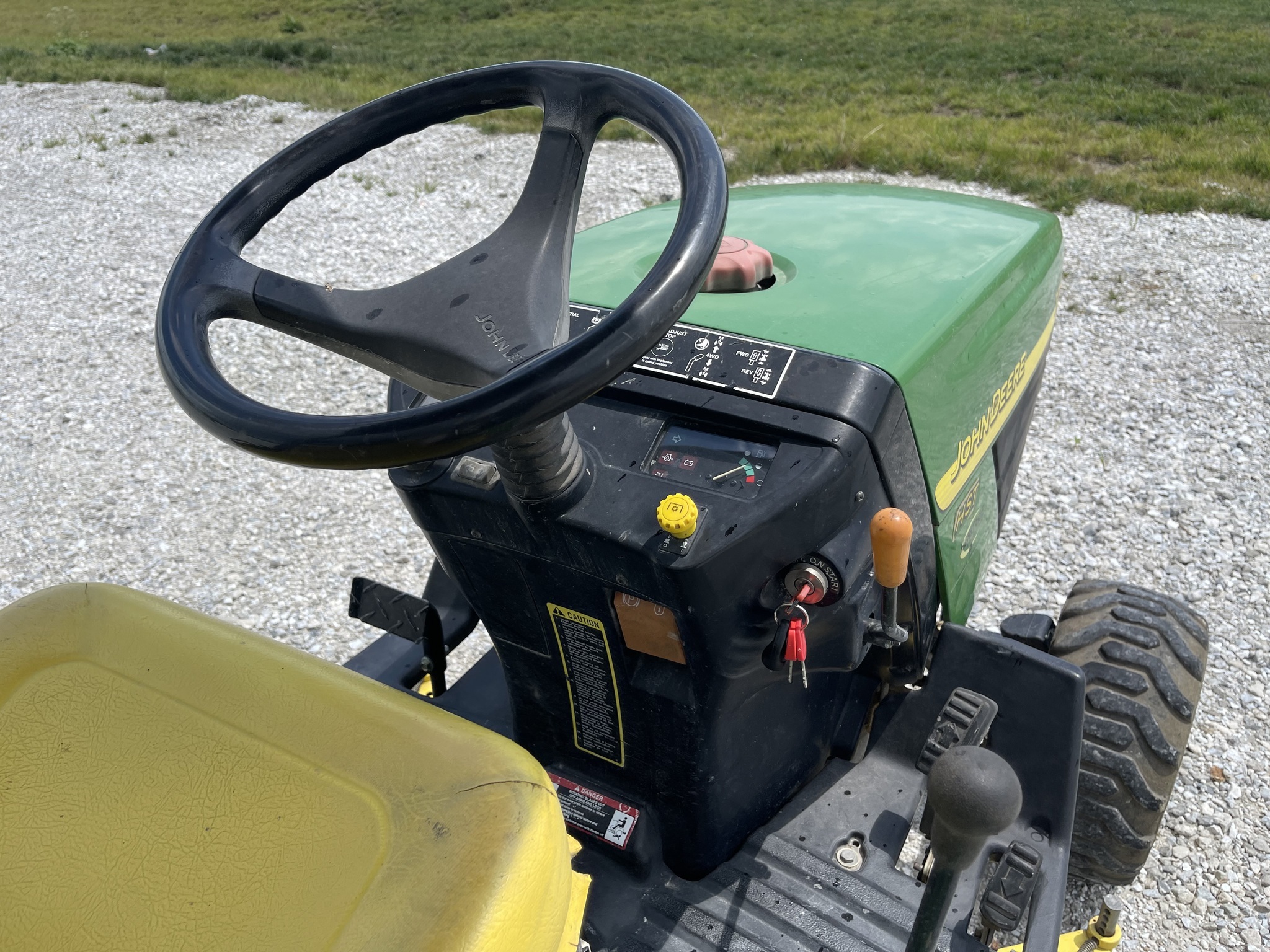 2005 John Deere 2210 Tractor